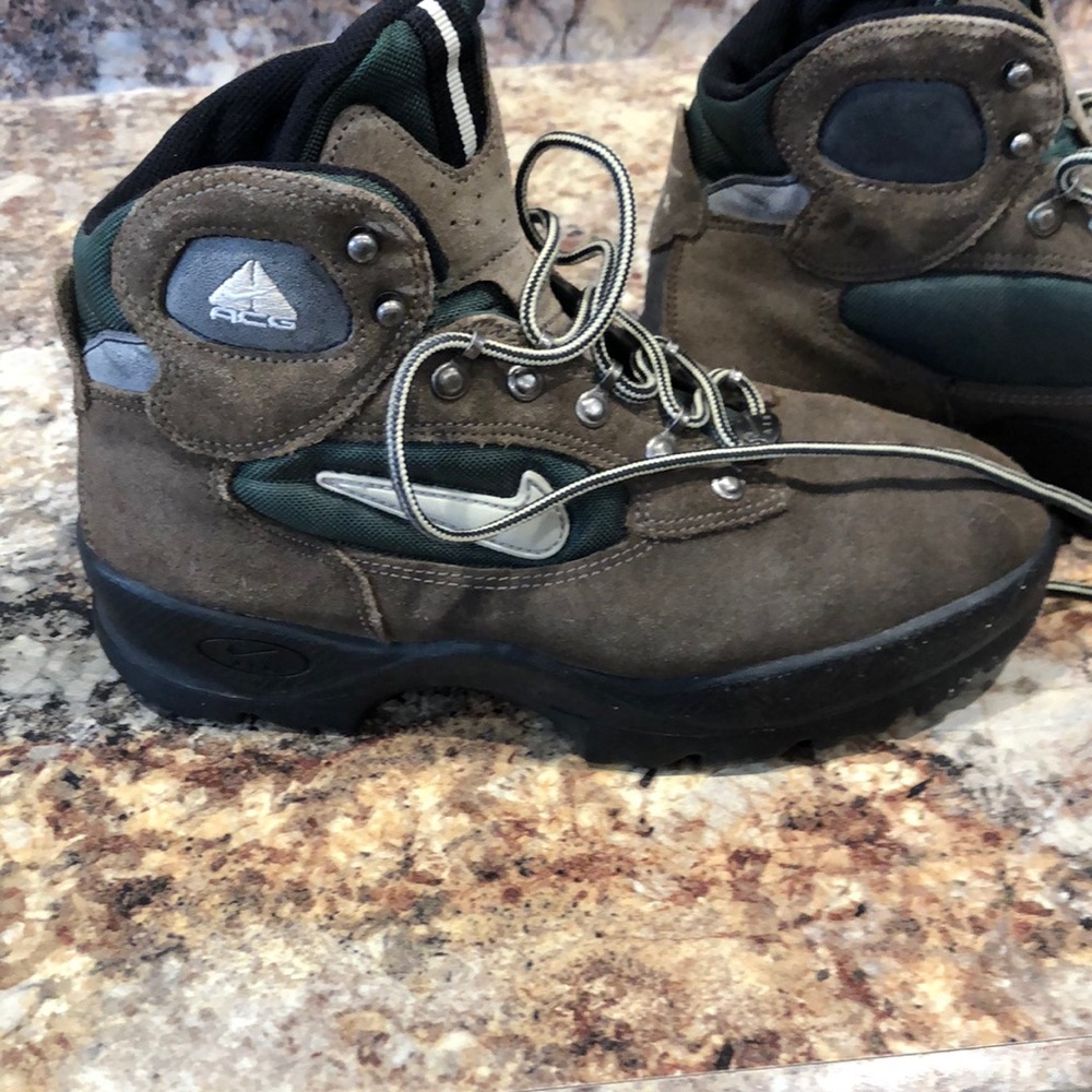 Like new only worn once, Nike air hiking boots size 8.5